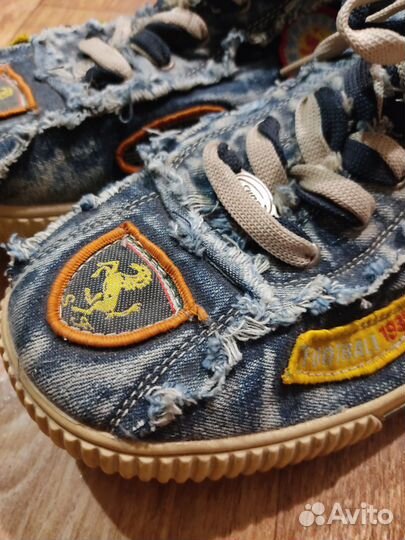 Кеды с нашивками