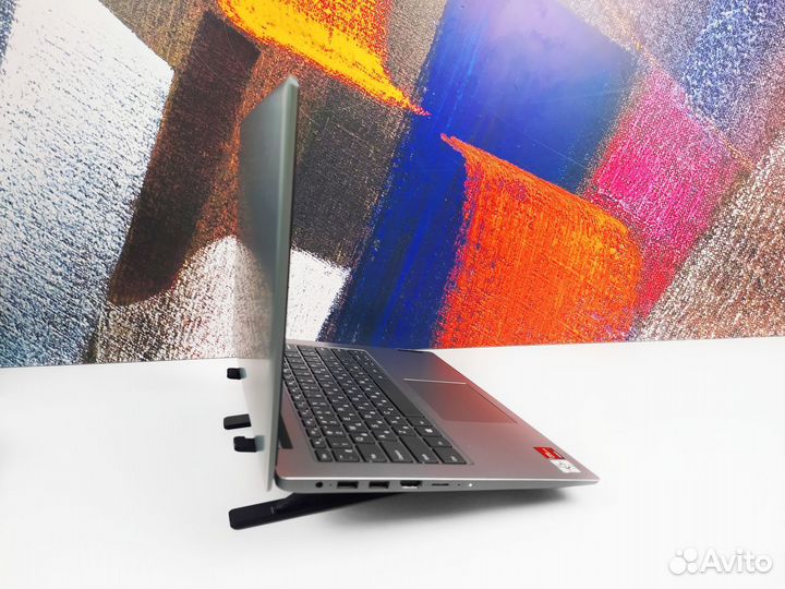Ноутбук Lenovo на i5 + Radeon и IPS
