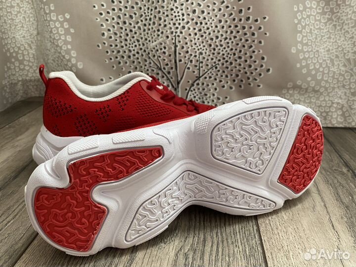 Кроссовки женские 40 размер новые