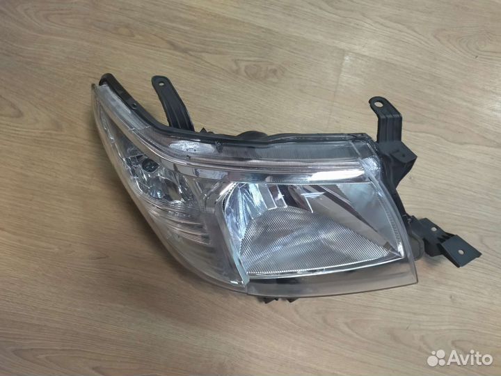 Фара Toyota hilux 11-15 года