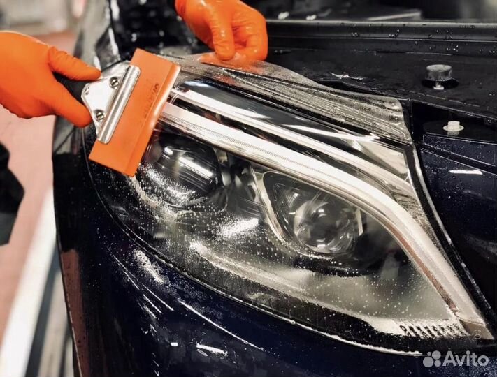 Бронирующая фары автомобиля плёнка