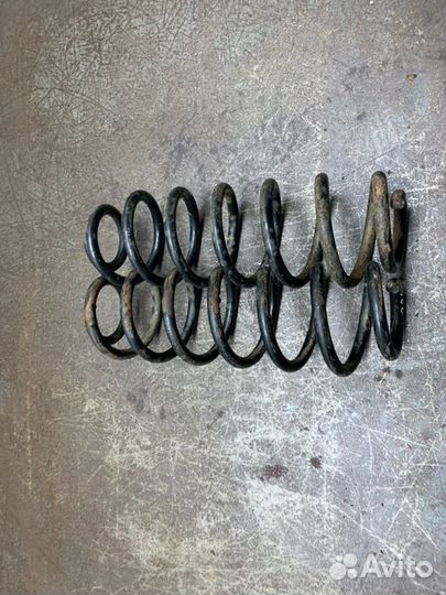 Пружина подвески задняя Volkswagen Tiguan