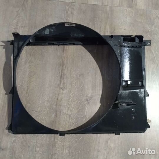 Диффузор радиатора BMW e38