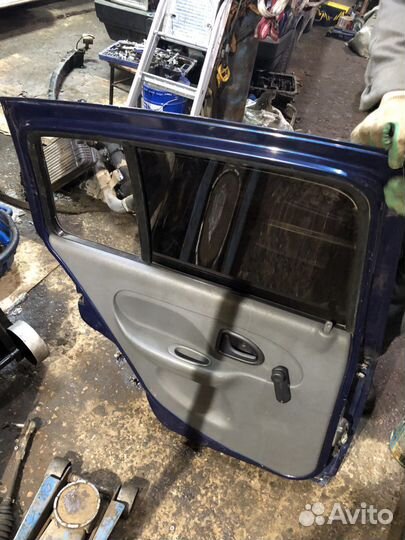 Дверь задняя левая Renault Clio