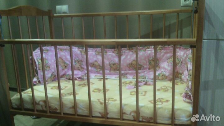 Кроватка(балдахин, матрац, бортик, кранштейн)