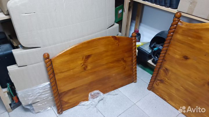 Кровать ручная работа массив