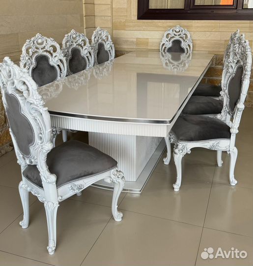 Кухонный стол и стулья