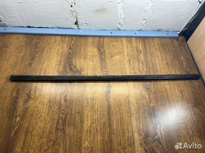 Молдинг стекла задний левый Mitsubishi Outlander