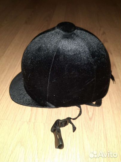 Шлем, бриджи, краги, перчатки для верховой езды