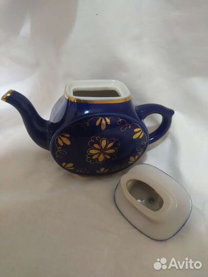 Фарфоровый чайник. ссср. 1960. Гжель