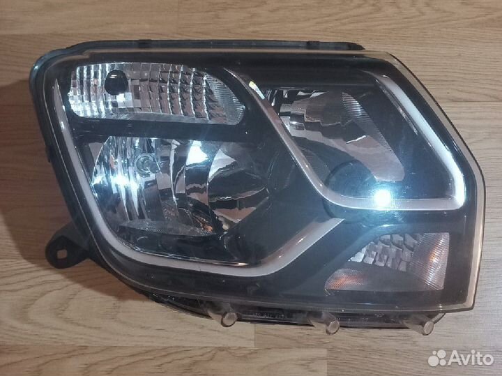 Фара правая на Рено Дастер