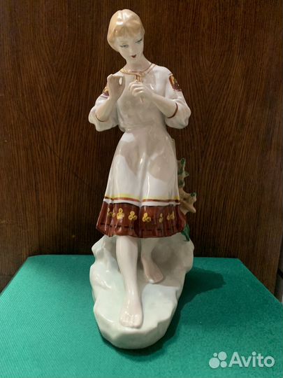 Статуэтка Гадание на ромашке. Полоне