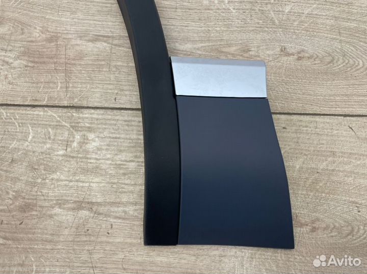 Накладка колесной арки передняя левая Vw Touareg 2