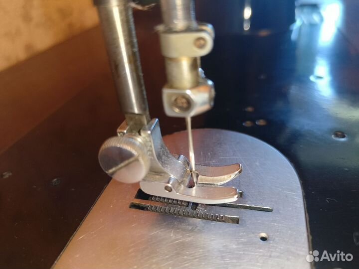 Швейная машина Singer в тумбе