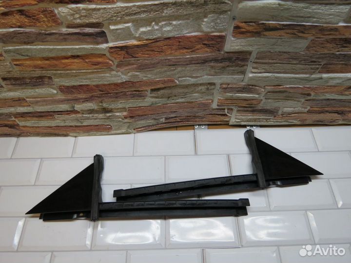 Направляющая стекла задней двери Audi A8 D4 A8D4