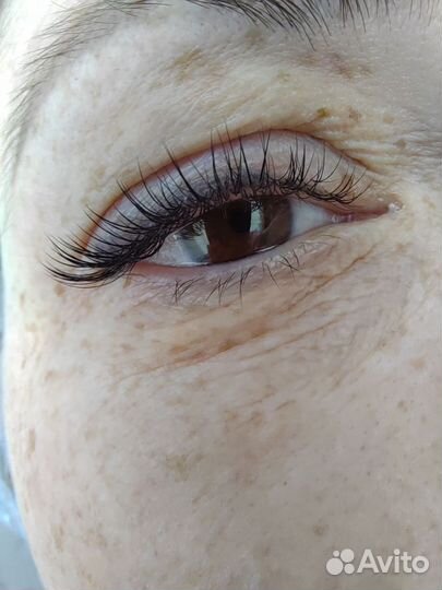 Модель на наращивание ресниц