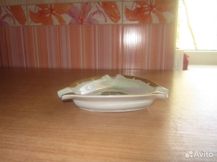 Пепельница с рисунком «Мадонна» сделано в гдр