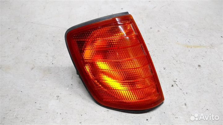 Указатель поворота правый желтый mersedesbenz W124