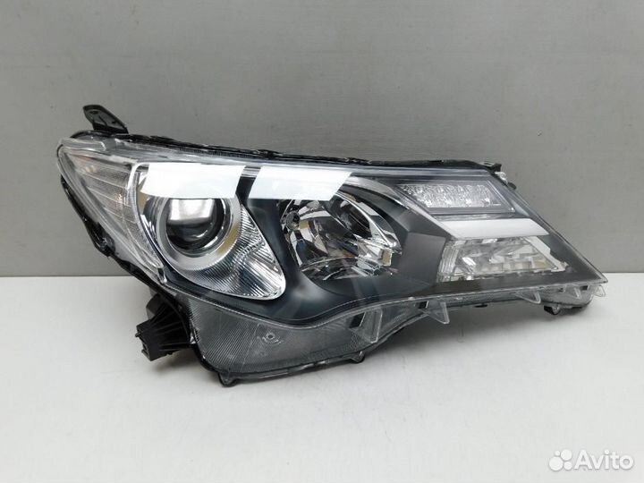 Фара правая Toyota RAV4