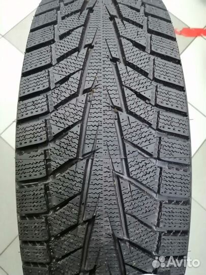 Hankook Winter I'Cept iZ 2 W616 215/65 R17 99T