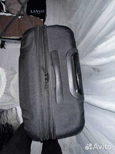 Чемодан на колесах IT