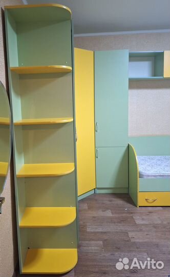 Детская стенка со столом