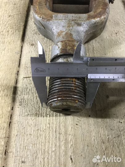 Буксировочный крюк renault magnum, man