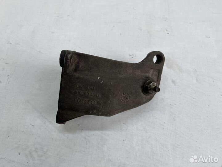 Кронштейн двигателя правый AEE 1.6 VW Caddy 2 9K