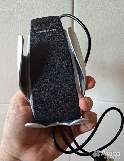 Держатель для телефона в машину с зарядкой