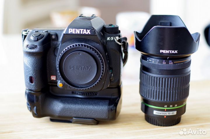 Pentax K-5 + 4 аккума