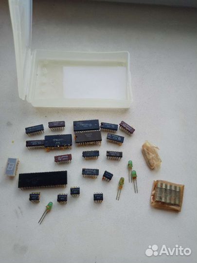 Микросхемы, предохранитель, светодиод