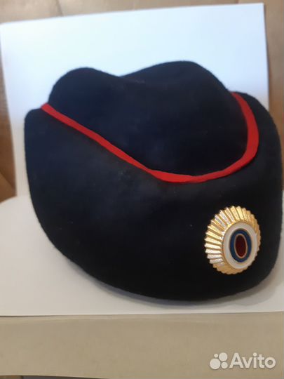 Женские головные уборы.Форма полиции