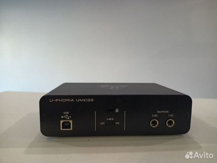 Звуковая карта Behringer Umc22