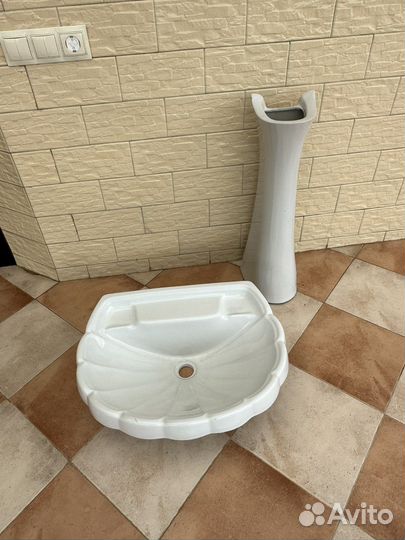 Раковина с пьедесталом