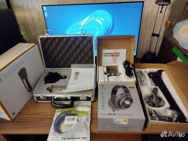 Звуковая карта+Микрофон+Наушники+XLR Кабель+Стойка