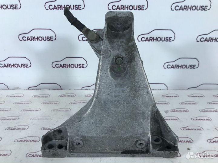 Кронштейн двигателя передний правый Audi Q5 2.0