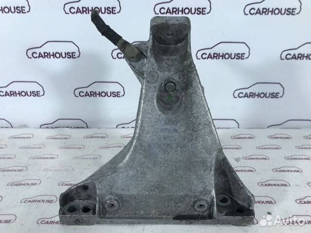 Кронштейн двигателя передний правый Audi Q5 2.0