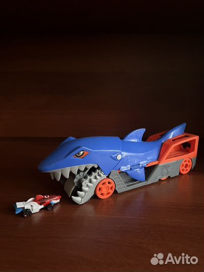 Игровой набор hot wheels грузовик Голодная акула