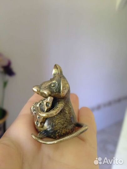 Бронзовый мышонок