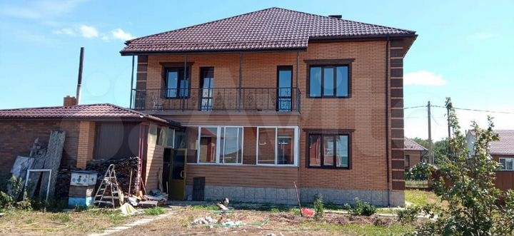 Коттедж 320 м² на участке 10 сот.