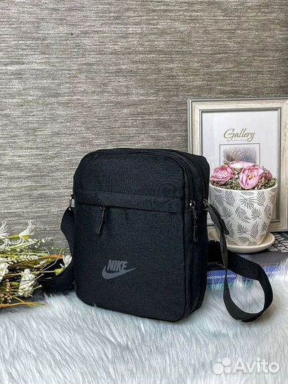 Кепка Nike в Комплекте сумка Nike black & white