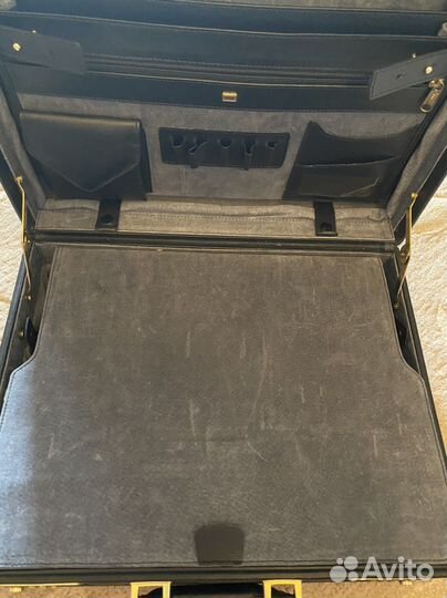 Дипломат Petek