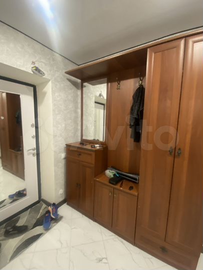 2-к. квартира, 65 м², 4/10 эт.