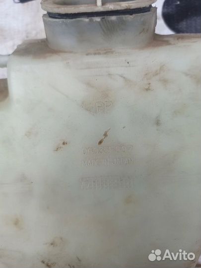 Бачок омывателя задний Mitsubishi Pajero 2