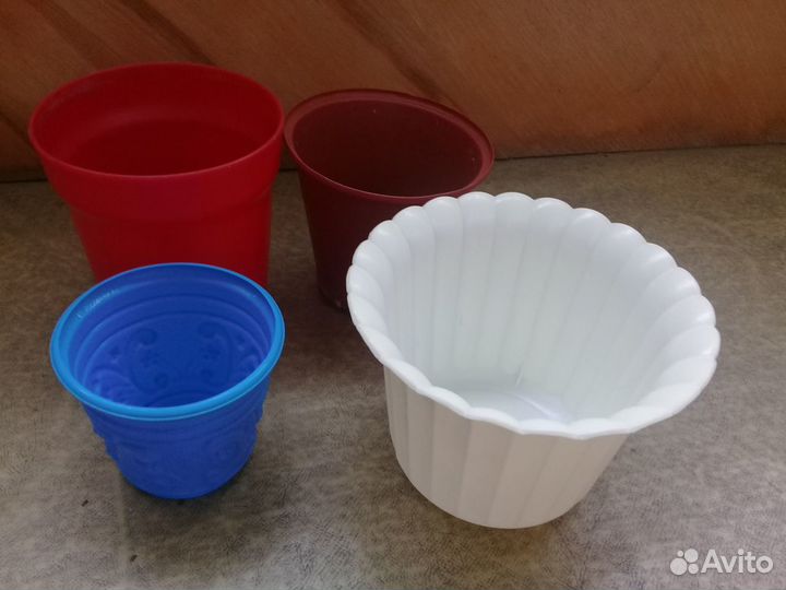 Горшки пластмассовые и кашпо