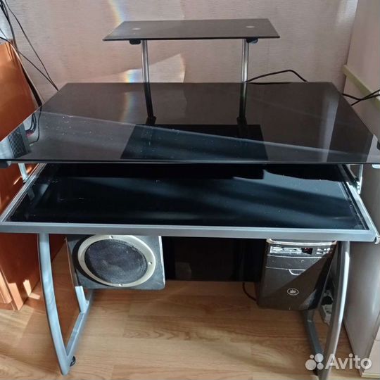 Компьютерный стеклянный стол