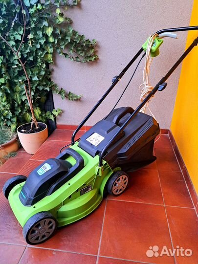 Электрическая газонокосилка Greenworks GLM1232