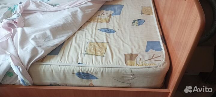 Кровать с матрасом