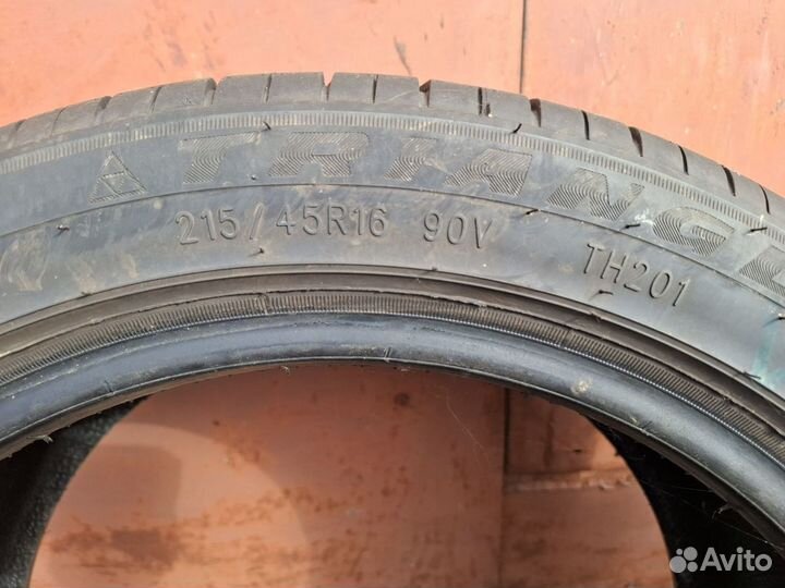 Triangle Sports TH201 215/45 R16 90V