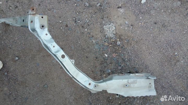 Левая часть передней панели Субару трибека до рест